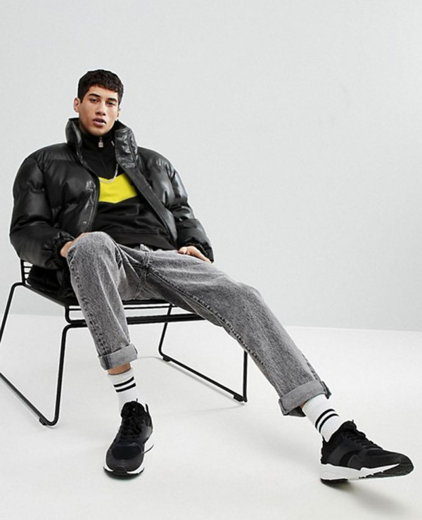 Men-High-Quality-Half-Zipper-Sweatshirt-With-Chevron-Panel-In-Black